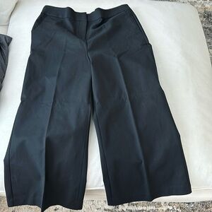 Ann Taylor Loft women’s wide leg capri straight front pants. Size 14